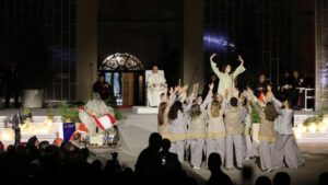 el-papa-a-los-jovenes:-tienen-el-don-del-tiempo,-usenlo-para-sonar-y-construir-la-paz