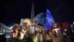 pesebre-y-arbol-de-navidad-inaugurados-en-la-plaza-de-san-pedro
